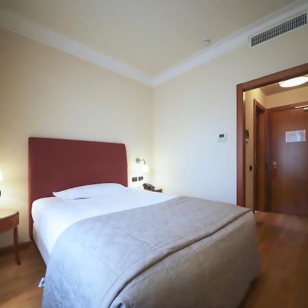 Monica Hotel Fiera Pregnana Milanese Екстериор снимка