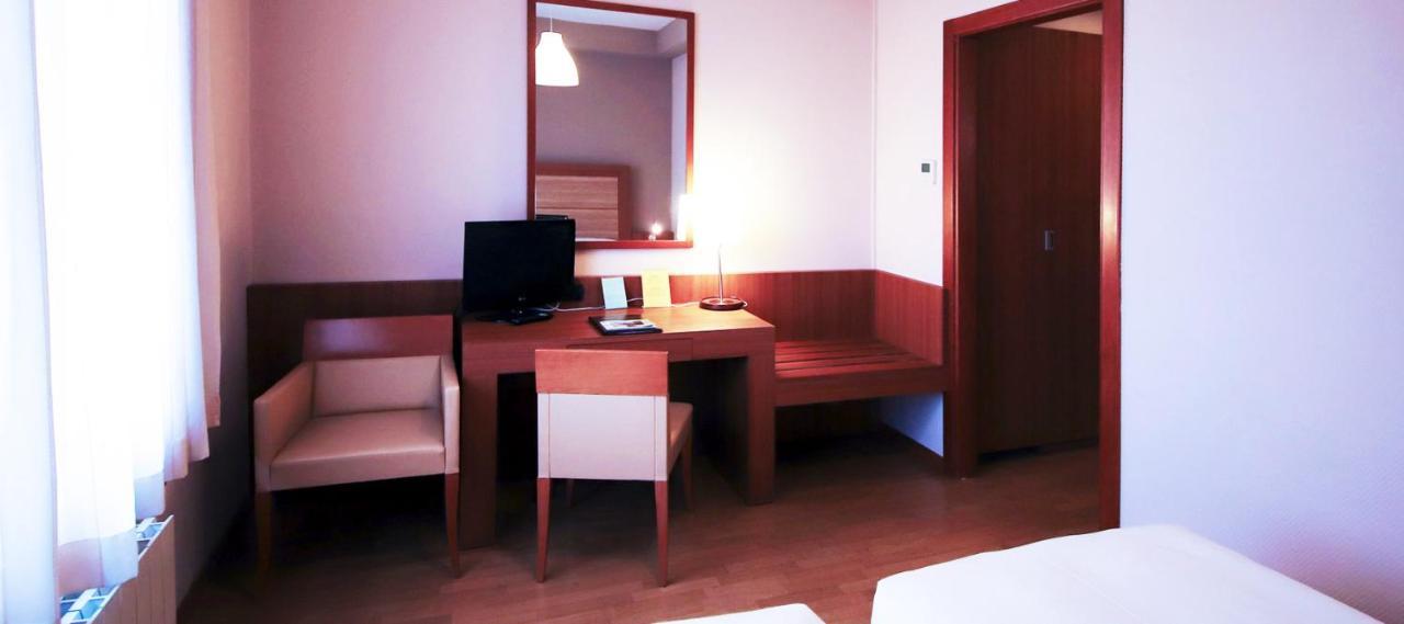Monica Hotel Fiera Pregnana Milanese Екстериор снимка