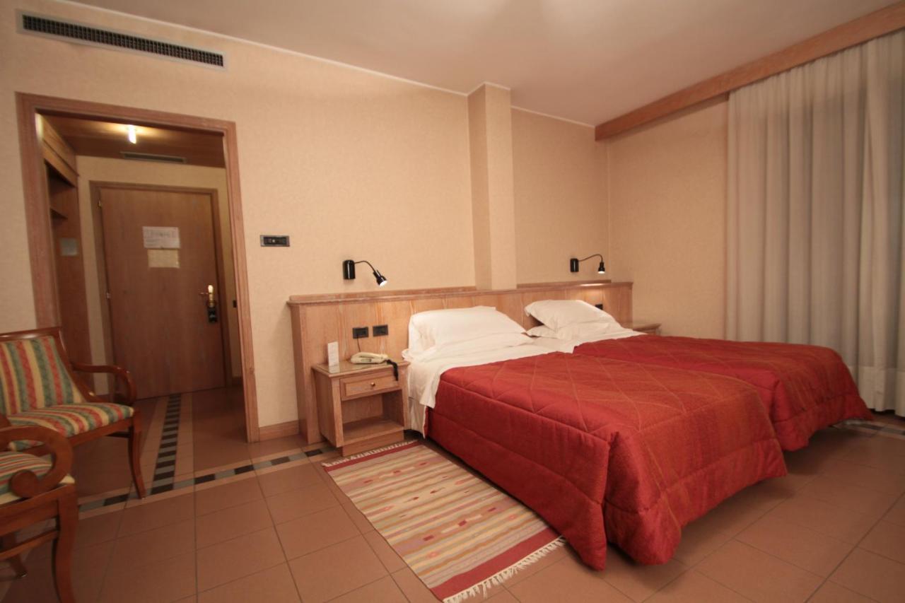 Monica Hotel Fiera Pregnana Milanese Екстериор снимка