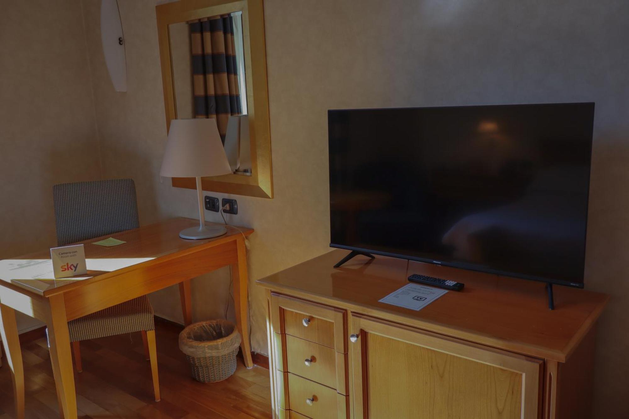 Monica Hotel Fiera Pregnana Milanese Екстериор снимка