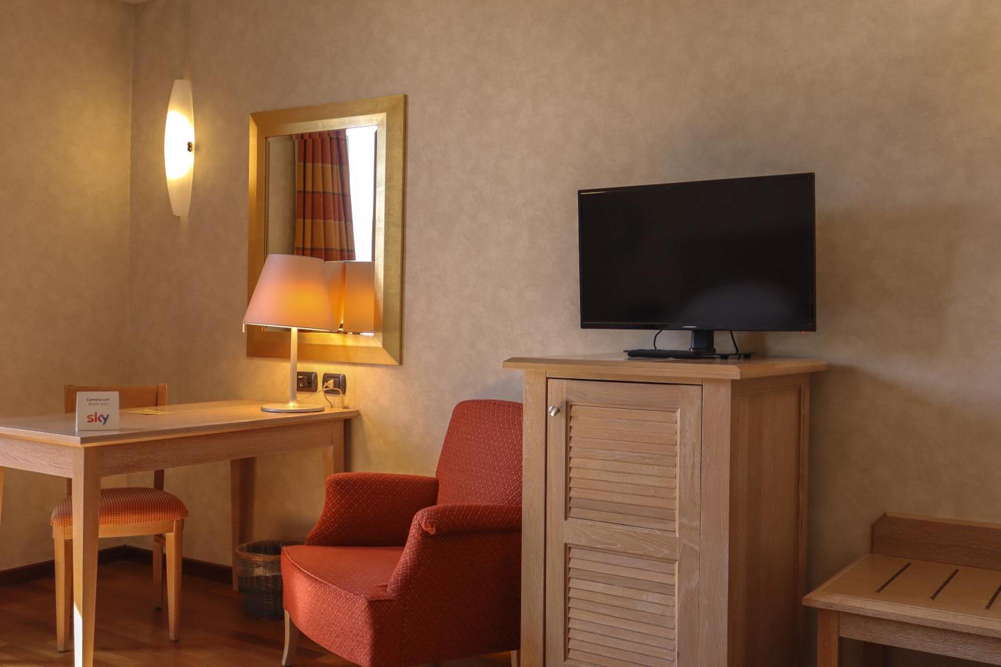Monica Hotel Fiera Pregnana Milanese Екстериор снимка