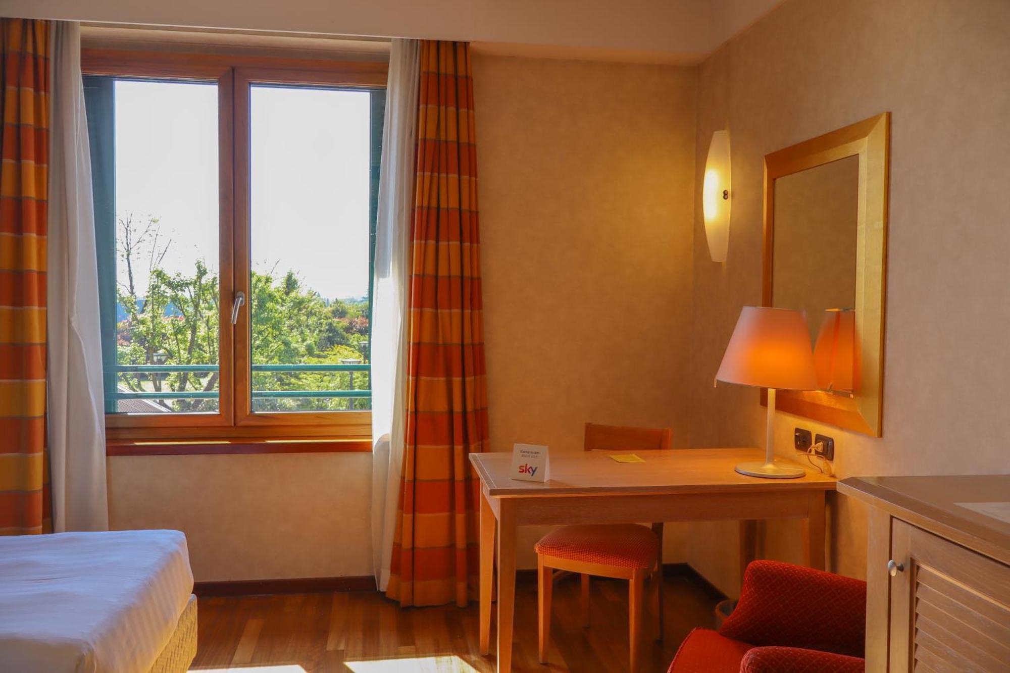 Monica Hotel Fiera Pregnana Milanese Екстериор снимка