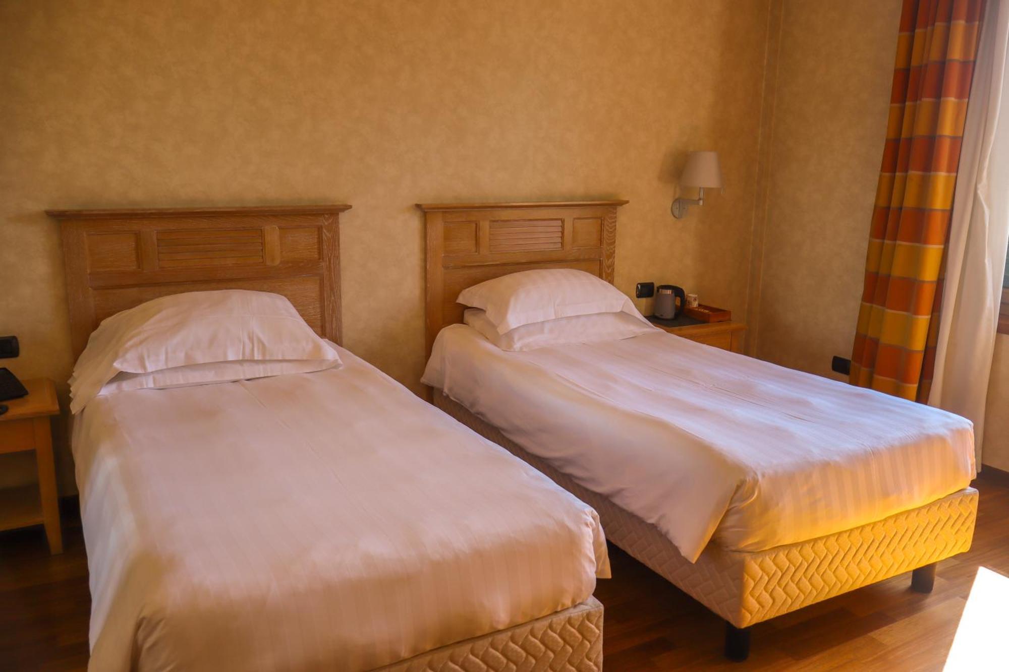 Monica Hotel Fiera Pregnana Milanese Екстериор снимка