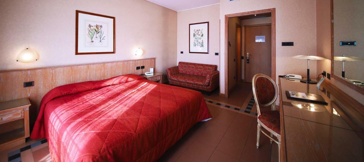 Monica Hotel Fiera Pregnana Milanese Екстериор снимка