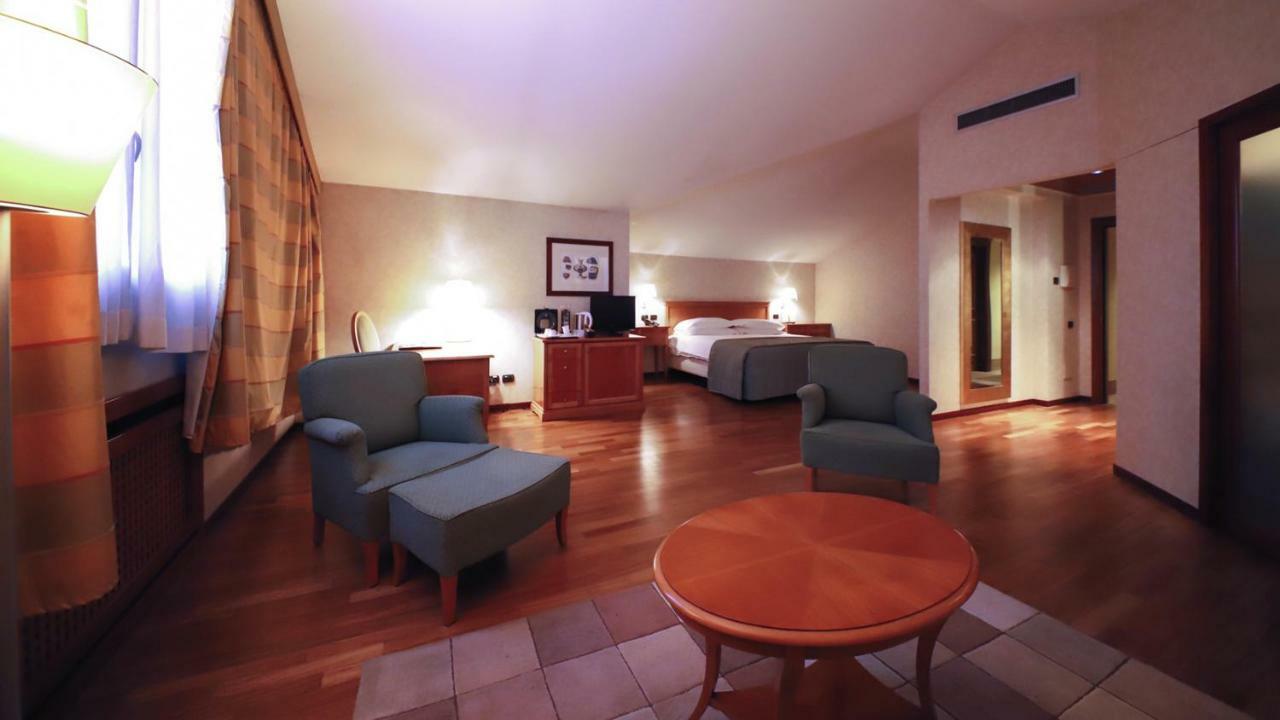 Monica Hotel Fiera Pregnana Milanese Екстериор снимка