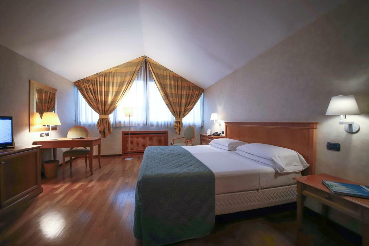 Monica Hotel Fiera Pregnana Milanese Екстериор снимка