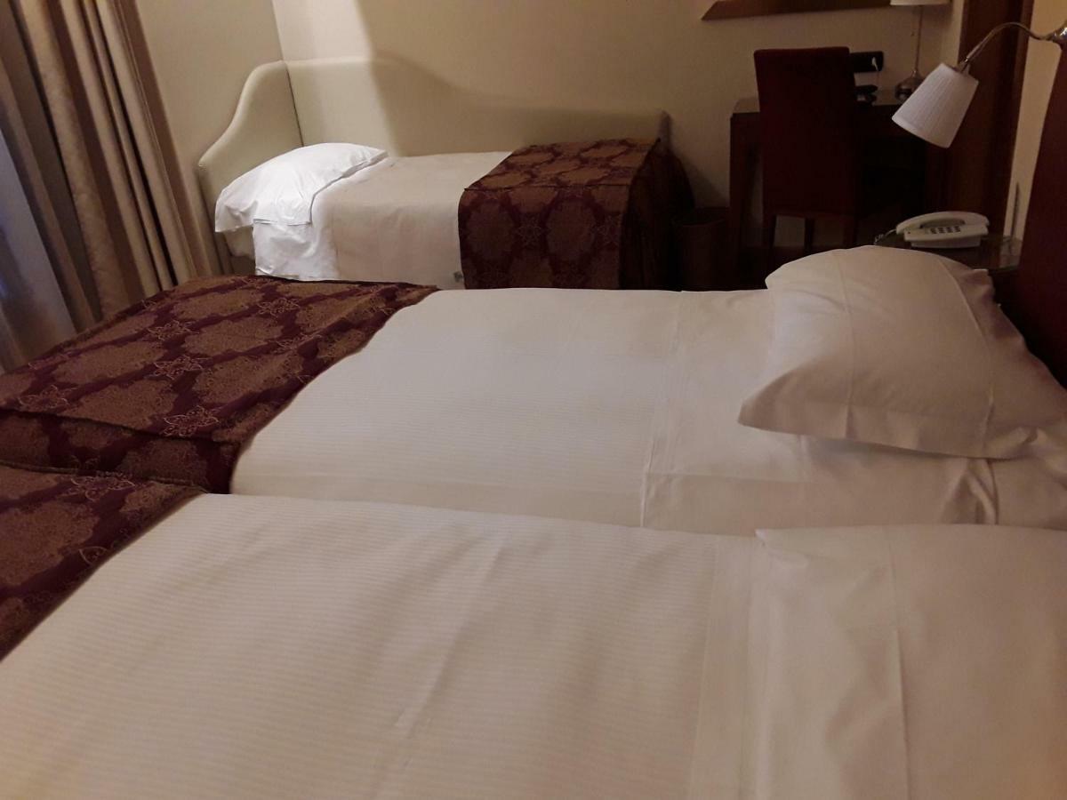 Monica Hotel Fiera Pregnana Milanese Екстериор снимка
