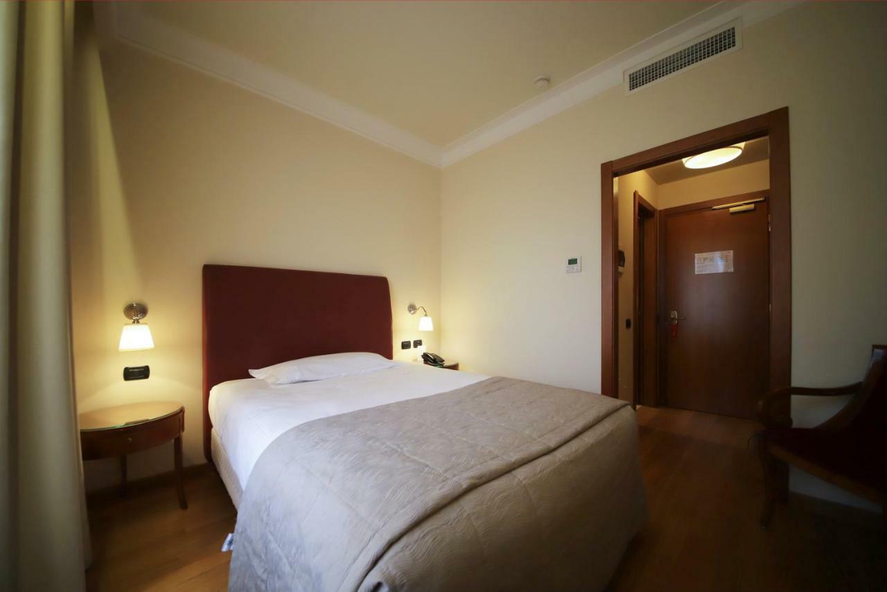 Monica Hotel Fiera Pregnana Milanese Екстериор снимка