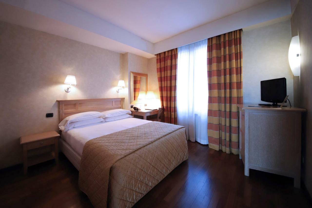 Monica Hotel Fiera Pregnana Milanese Екстериор снимка