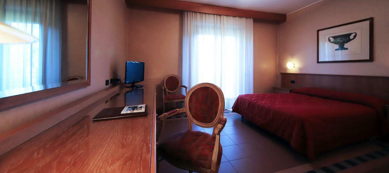 Monica Hotel Fiera Pregnana Milanese Екстериор снимка
