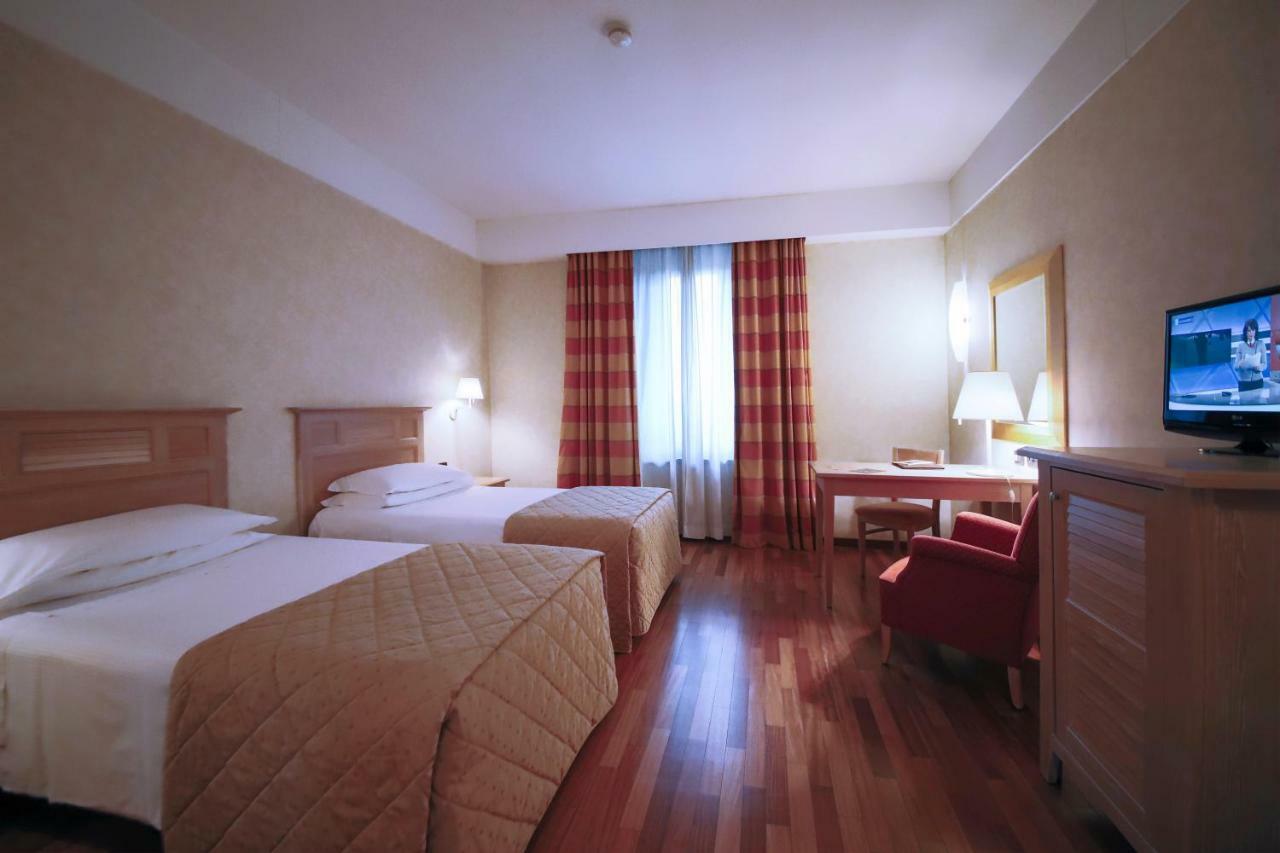 Monica Hotel Fiera Pregnana Milanese Екстериор снимка